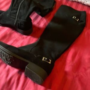 Blk suede boots